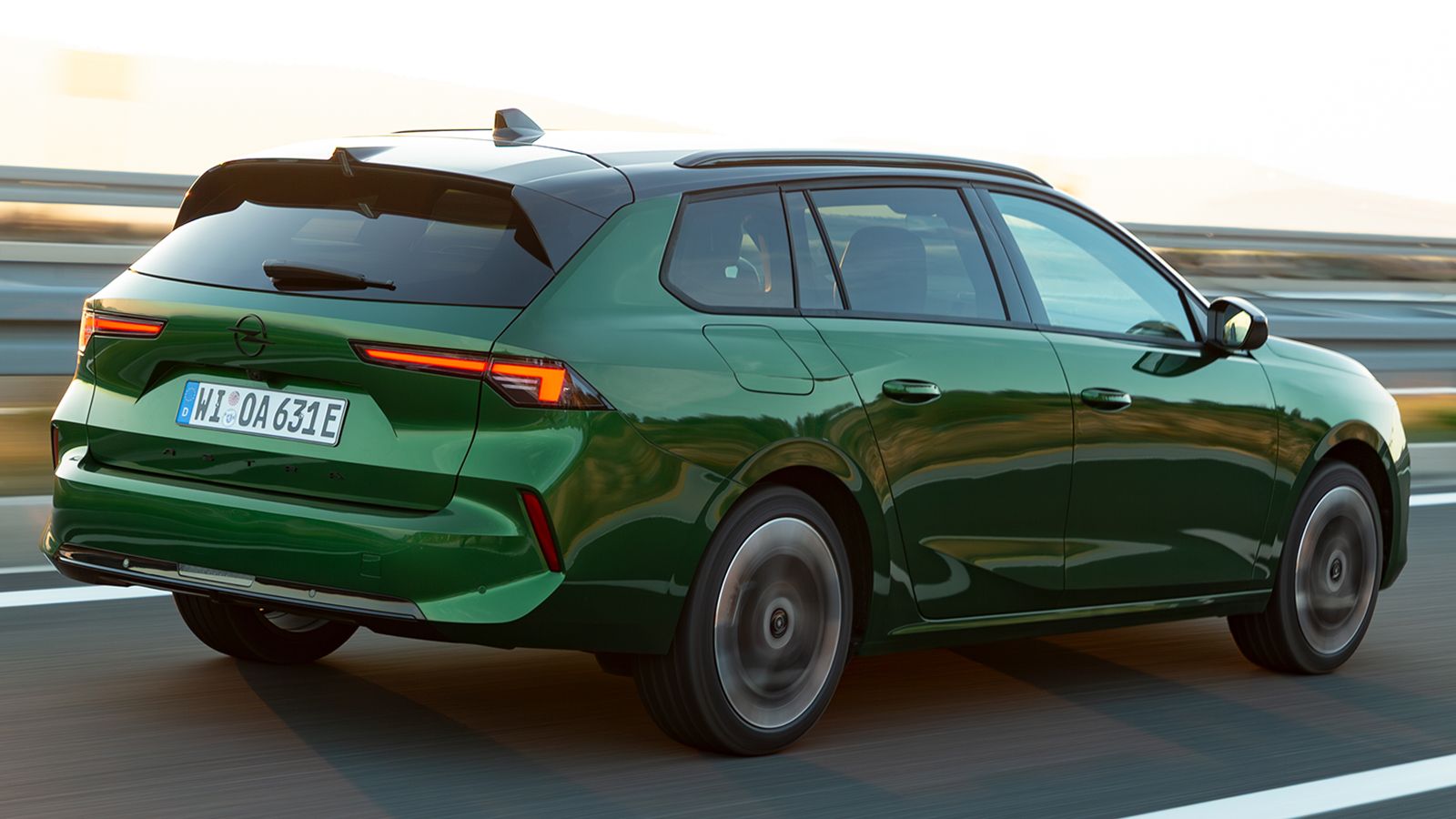 Opel Astra Electric: Κινητή πηγή ενέργειας με +35 χλμ. αυτονομία